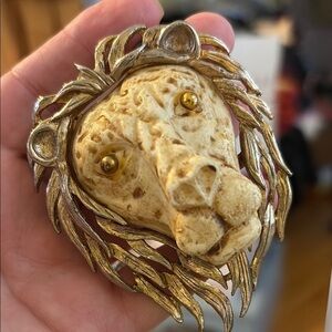 Vtg Luca Razza | Zodiac Leo Lion Carved Resin Head Gold Tone Statement Necklace